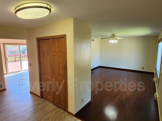 Foto del edificio - 905 Sycamore Ave