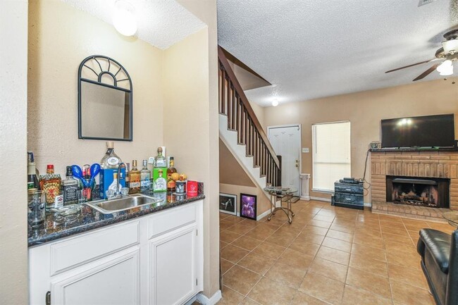 Building Photo - 12500 Brookglade Cir