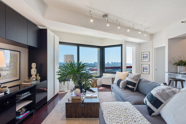 Foto del edificio - 6363 Christie Ave