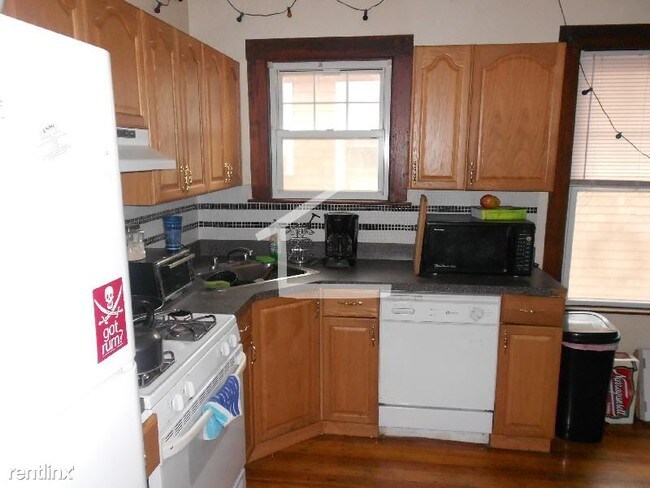 Foto del edificio - 5 br, 2 bath House - 35 Long Ave # 202 2