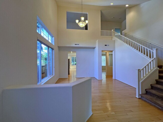 Building Photo - Beautiful 4 Bedroom in Desirable Lakeland ...