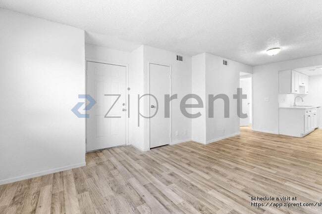 Foto del edificio - 3903 N Nellis Blvd