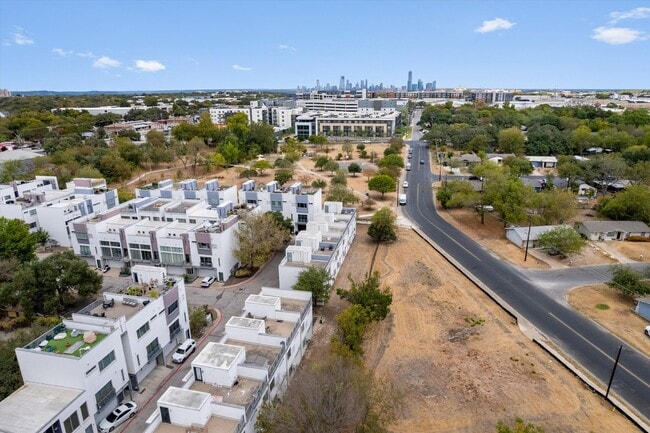 Foto del edificio - 4801 S Congress Ave