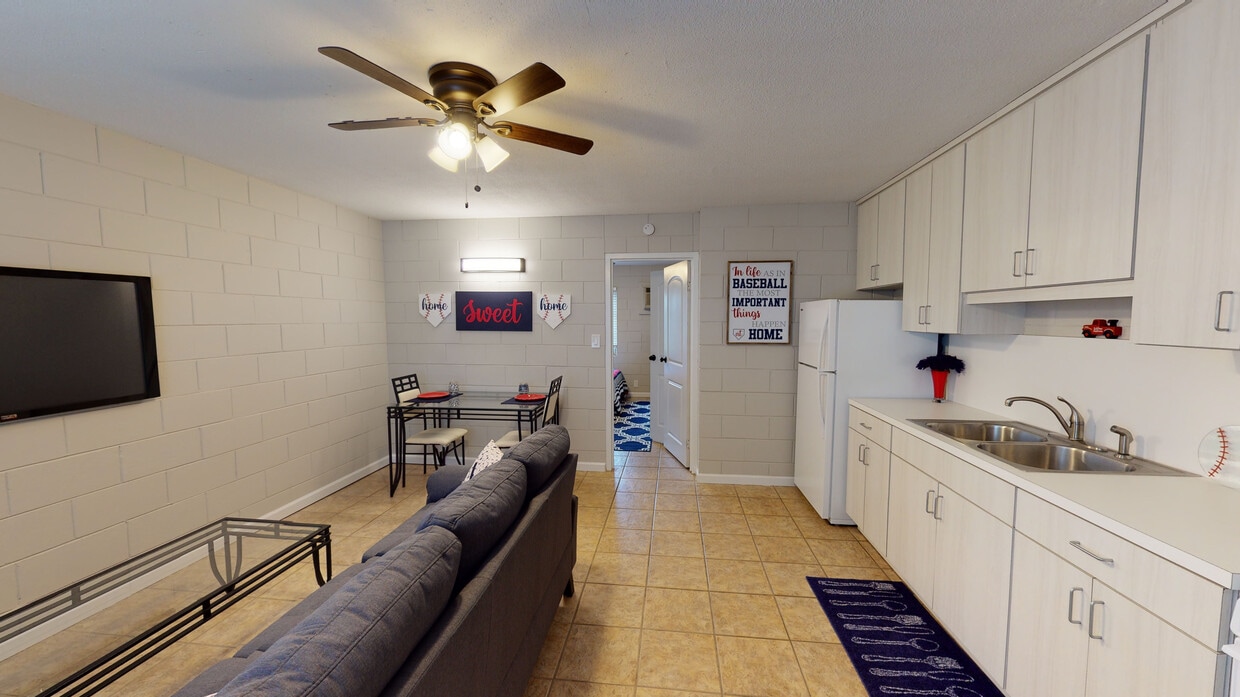 Photo - PENSACOLA ARMS: One Bedroom Apartments in ...