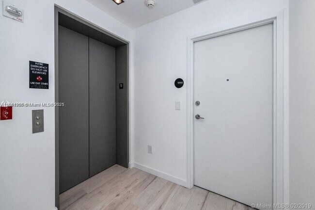 Building Photo - 480 NE 31st St