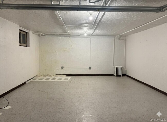 Building Photo - 40-17 194th St