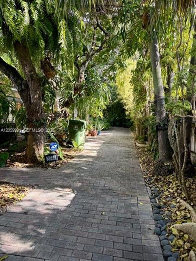 Foto del edificio - 2844 Coconut Ave