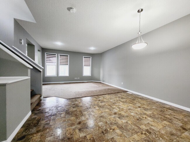 Photo du bâtiment - 1203 McConachie Blvd NW