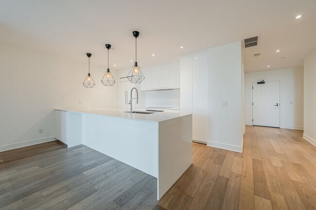 Photo du bâtiment - 1010 Rue de la Commune E