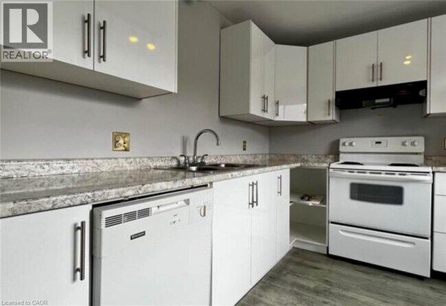 Photo du bâtiment - 490 THIRD Street Unit# 29