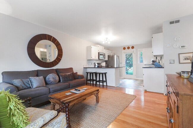 Foto del edificio - 412 St Charles Ct