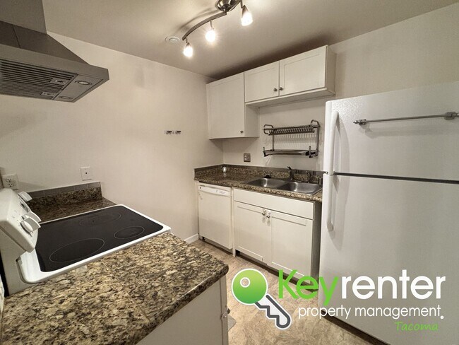 Building Photo - Cozy 1 Bedroom Triplex Near Downtown Tacoma and Pacific Avenue