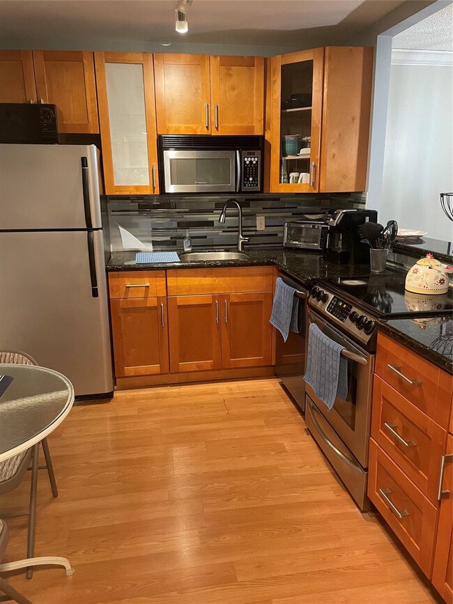 Building Photo - 604 NE 2nd St