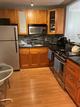 Building Photo - 604 NE 2nd St