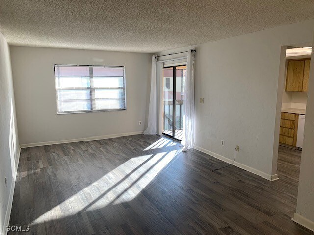 Foto del edificio - 6150 Whiskey Creek Dr