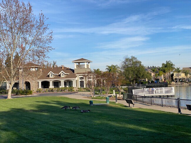 Foto del edificio - 1042 Tulloch Dr