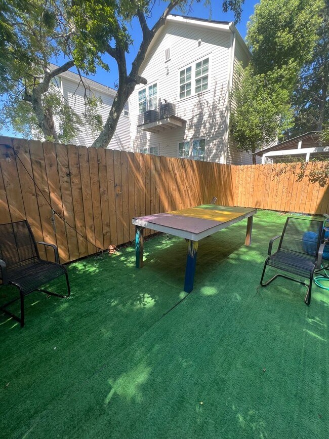 Foto del edificio - 5bd/3ba Adorable Home Available for Next School Year!