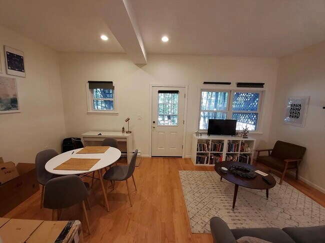 Foto del edificio - 28 E Springfield St