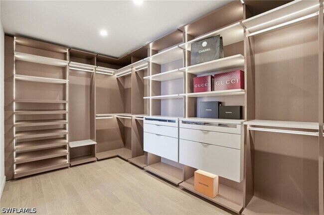 Foto del edificio - 5100 Seagrass Blvd