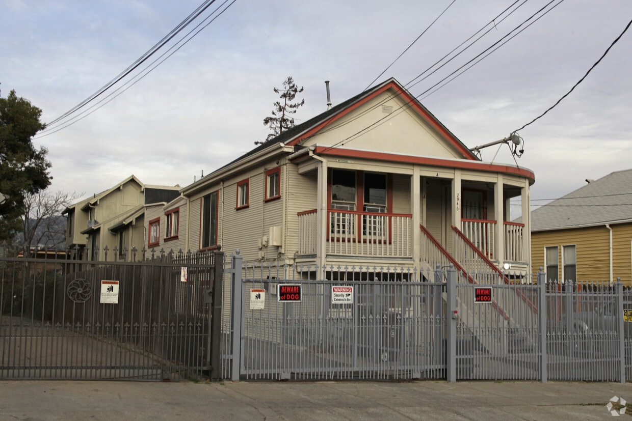 Primary Photo - 2946 Brookdale Ave