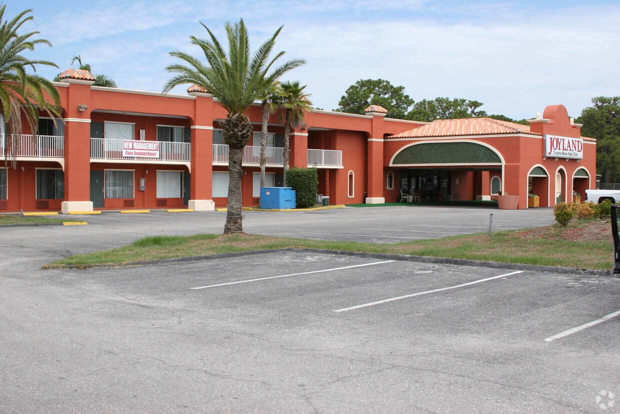 University Row Apartments Sarasota Fl Apartments Com