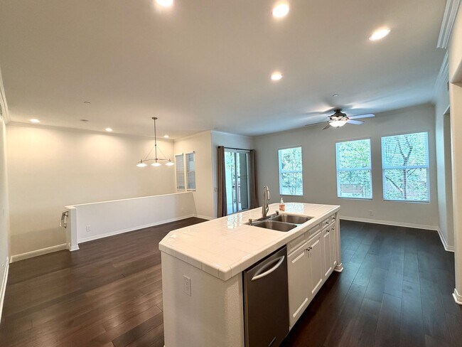 Building Photo - Claremont Village Condo at Village Walk