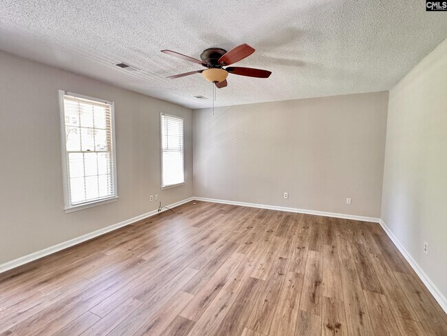 Foto del edificio - 103 Riverwalk Ct