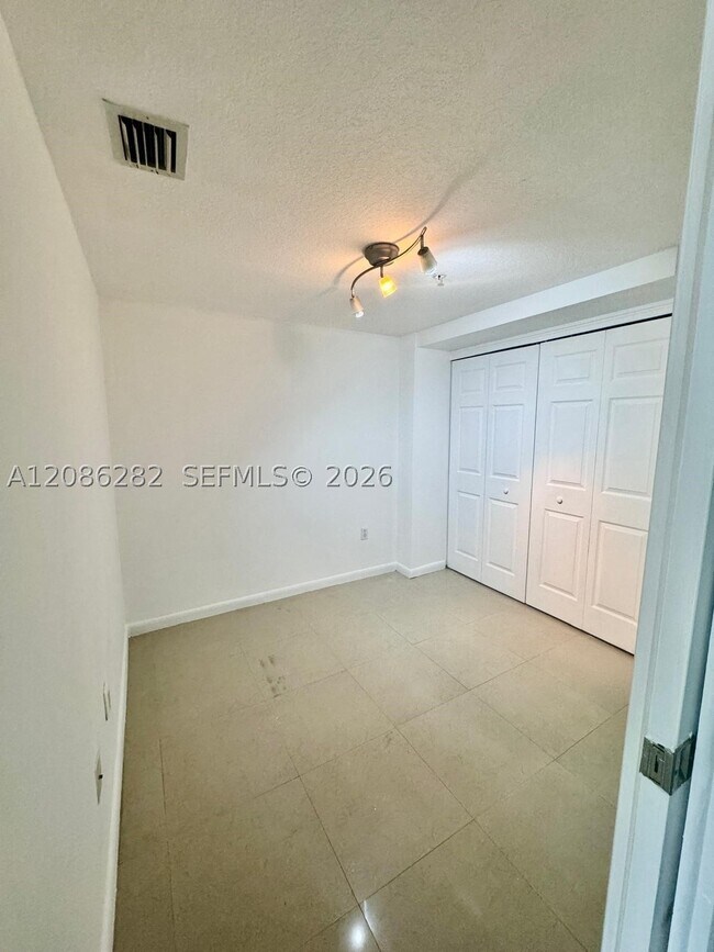 Foto del edificio - 218 SW 8th Ave