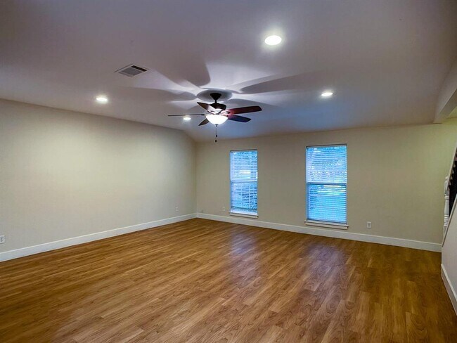 Foto del edificio - 3215 Bayou Crossing