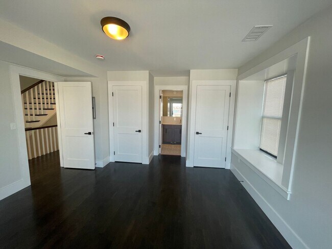 Foto del edificio - AMAZING 4 BED 8 BATH UNIT!!!!