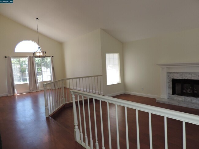 Foto del edificio - 2190 Canyon Crest Ave