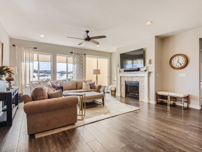 Building Photo - Castle Oaks 6 Bedroom Home With Finished Basement (Available September 7th)