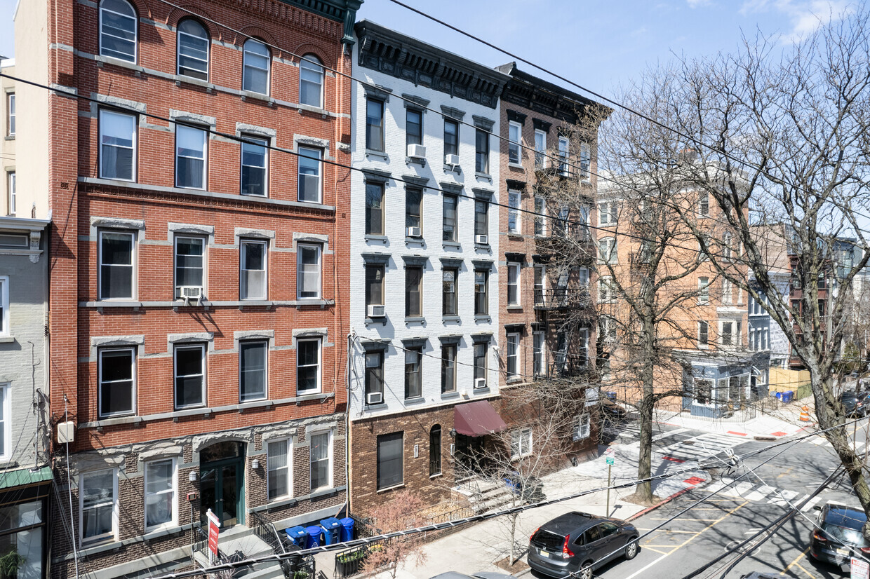 Primary Photo - 232 Park Ave