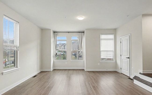 Photo - 6118 Northwest Dr Townhome