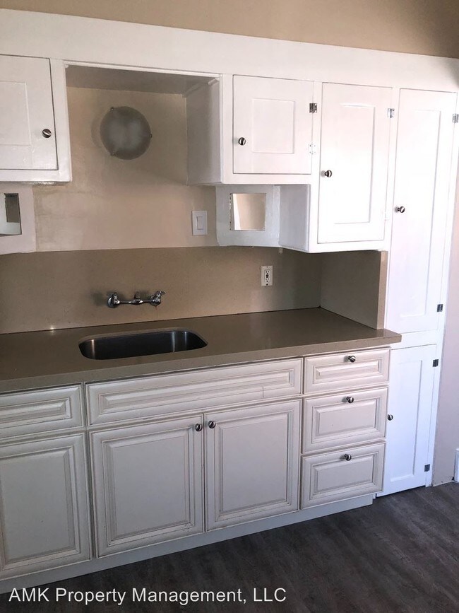 Foto del edificio - 4060 Oakcrest Dr