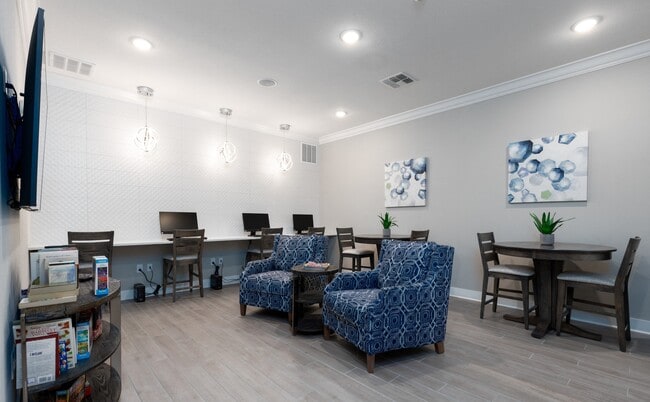 Building Photo - The Oaks on the Lake Upscale 55+ Apartments