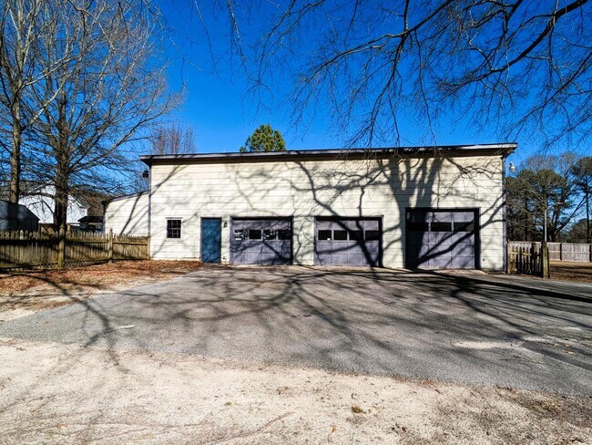 Building Photo - 717 Broad St
