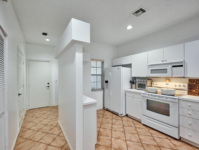 Foto del edificio - 5121 Sabal Gardens Ln