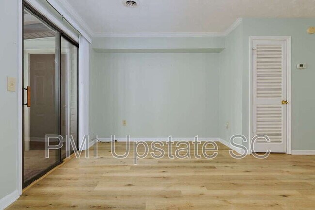 Foto del edificio - 100 Buttercup Way