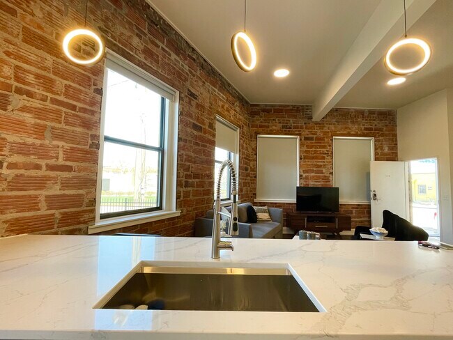 Foto del edificio - 1211 W 27th St