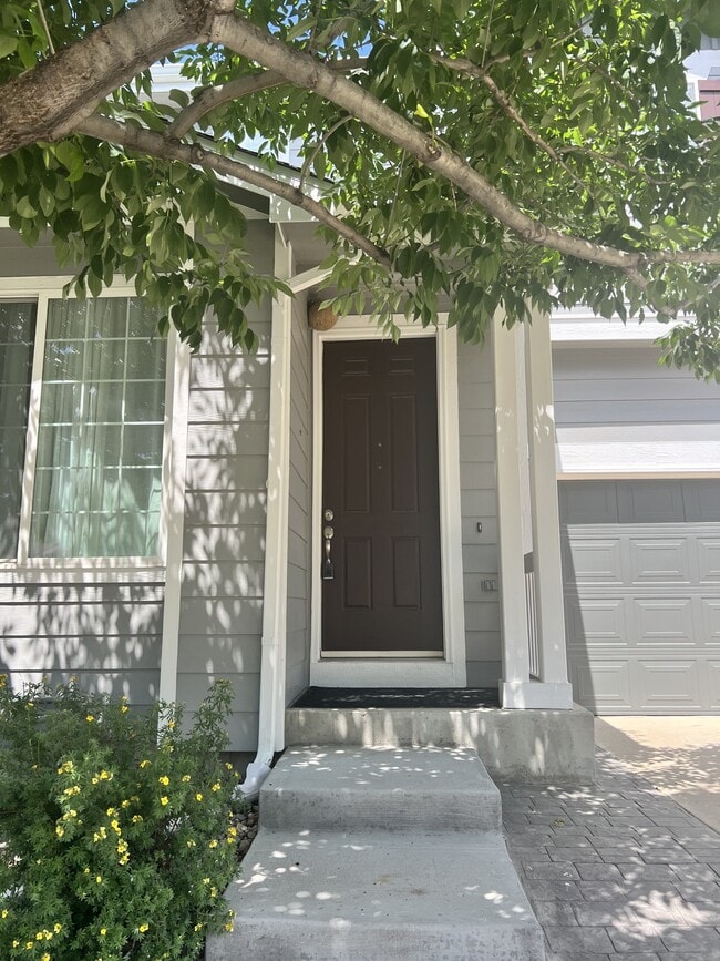 Building Photo - 230 Bonanza Dr