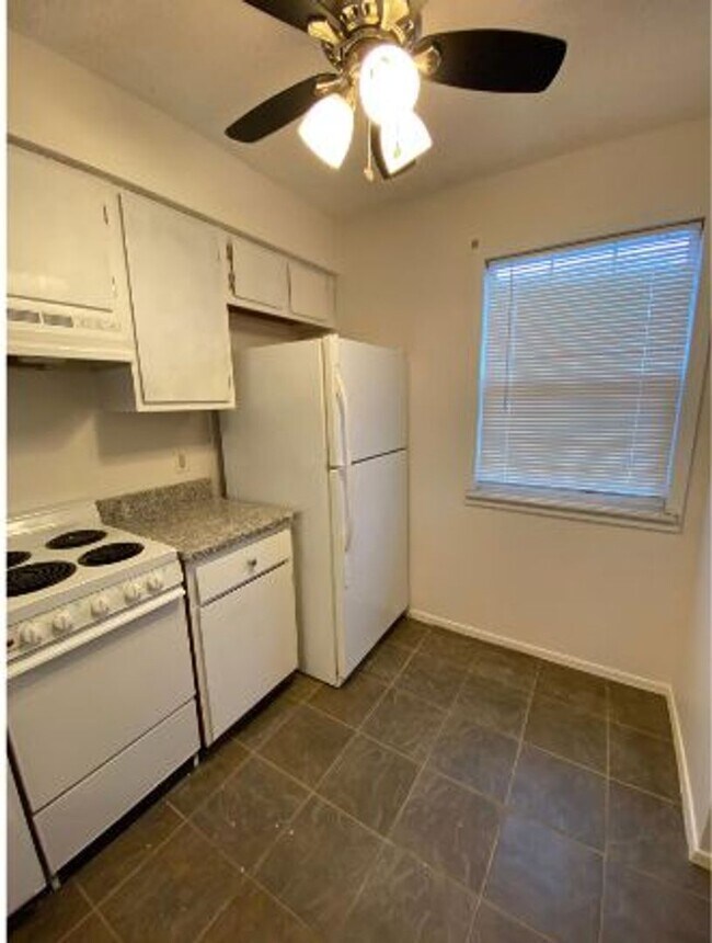 Building Photo - 2BD / 2BA Condo in Fayetteville Available ...