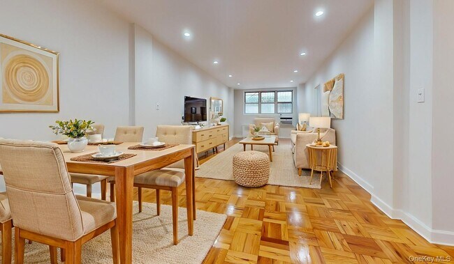 Foto del edificio - 66-15 Thornton Pl