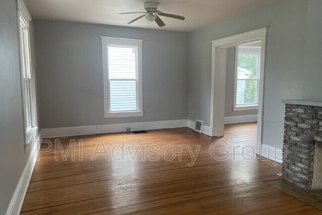 Building Photo - 1415 SW Washburn Ave