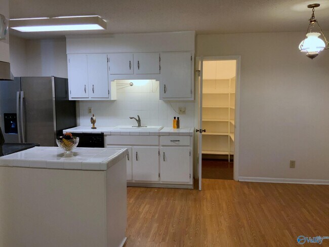 Foto del edificio - 1111 Clubview Dr NW