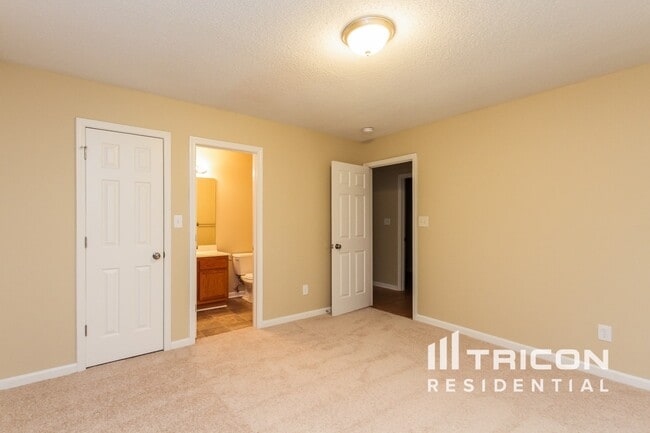Building Photo - 4033 Old Glory Dr