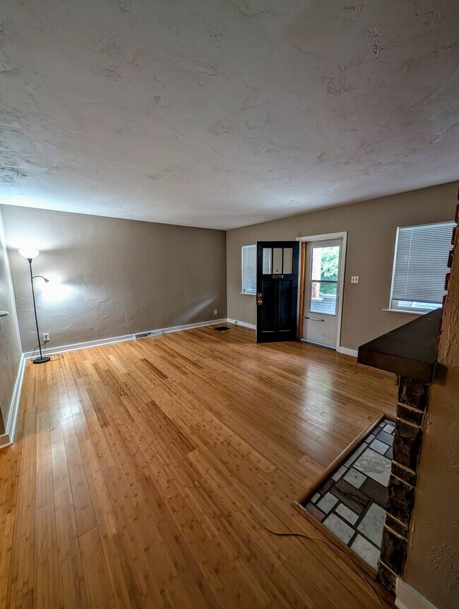 Foto del edificio - 229 W Sycamore St