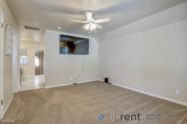 Building Photo - 3 br, 1.5 bath Townhome - 813 Twin Oaks La...