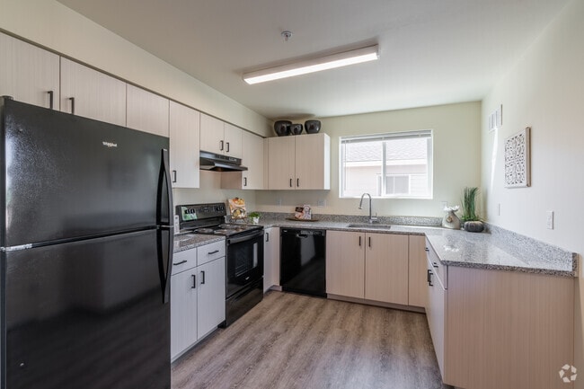 2BR, 2BA - 968SF - Kitchen - Cherry Springs