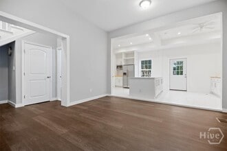 Building Photo - 318 E Waldburg St